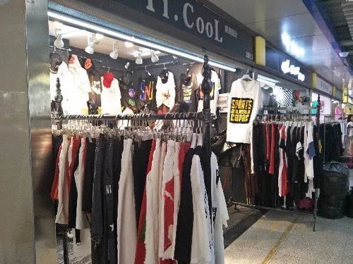 100蚊4件抵到爆！廣州這個服裝批發市場，潮牌爆款不踩雷——帽批發掃貨攻略